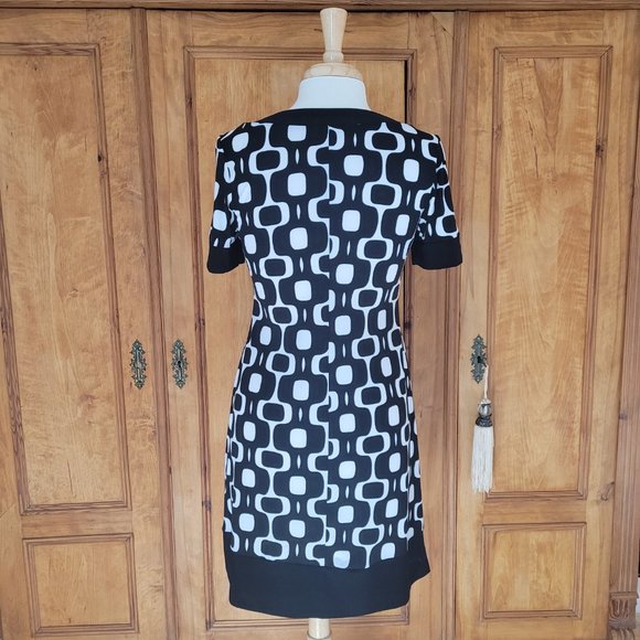 Tiana B Stretchy Scoop Neck Geometric Print Dress. Size PM - Picture 5 of 8